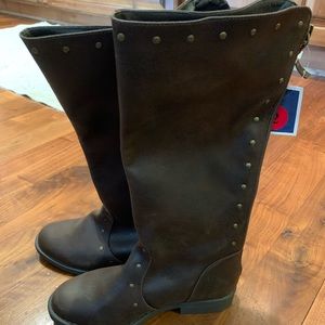 NWT girls 2M tall brown studded boots. Super cute!